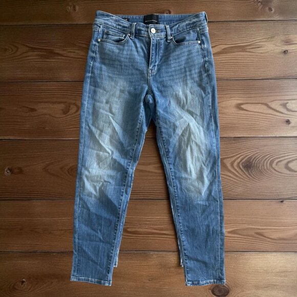 WHITE HOUSE BLACK MARKET Mid Rise Girlfriend Soft Jeans Size 4 - Picture 1 of 11